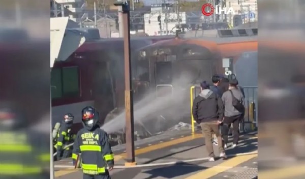 Feci kaza! Yolcu treni otomobili biçti